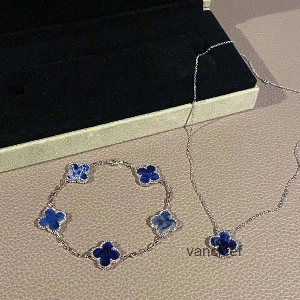 Van Four Leaf Clover Bracelet Cleef 2024 Christmas New Product Women Designer Luxury Peter Stone