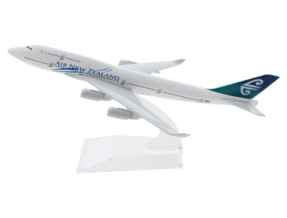 16 centimetri Air New Zealand Boeing 747 Modello di aereo Diecast in metallo Modello di aeroplani 1400 Metallo Aereo Aereo Modello di aeroplano Giocattolo LJ20096356499