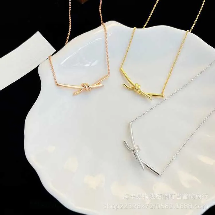 Luxury Jewelry Designer T Pendant Necklaces v Gold High Edition t Family Bow Necklace Womens New Smooth Knot Pendant Double t Cross Twisted Collar Cha 2079