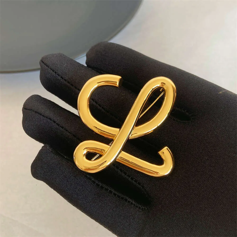 Projektant moda Loews luksusowa biżuteria lujajia złoto wysokiej jakości broszka mosiężna platowana 18k prawdziwa tekstura geometryczna pusta kombinezon Akcesoria