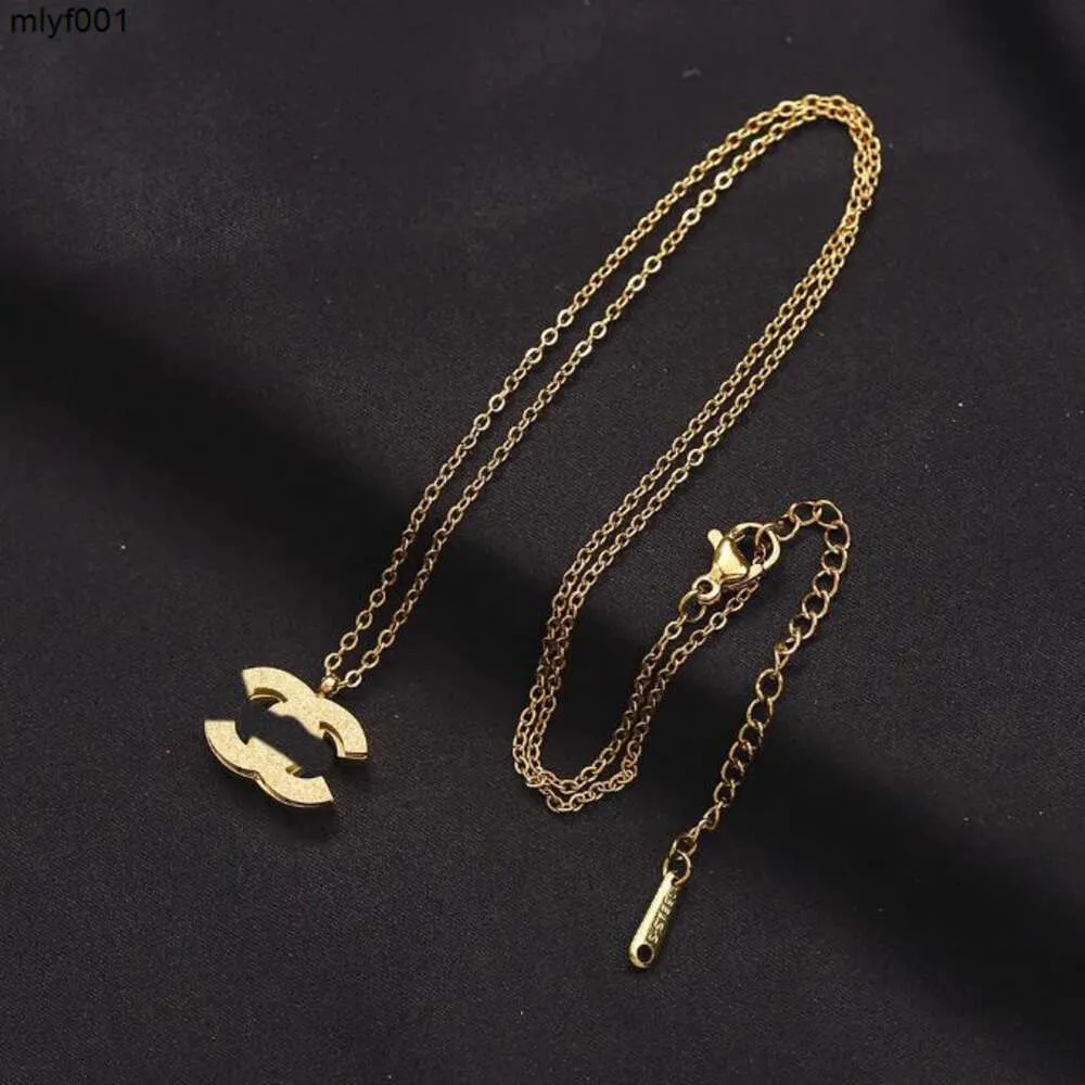 Lyxdesigner märke dubbel bokstav hänge halsband kedja guld pläterad crysatl strass tröja newklace för kvinnor bröllopsmyckare tillbehör