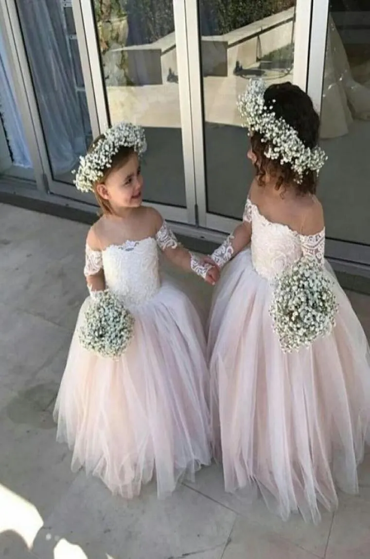 2022 Romantic Off the shoulder Flower Girls Dresses For Wedding Bride Illusion Long Lace Sleeves Tulle Champagne Designer Kids Dre2460018