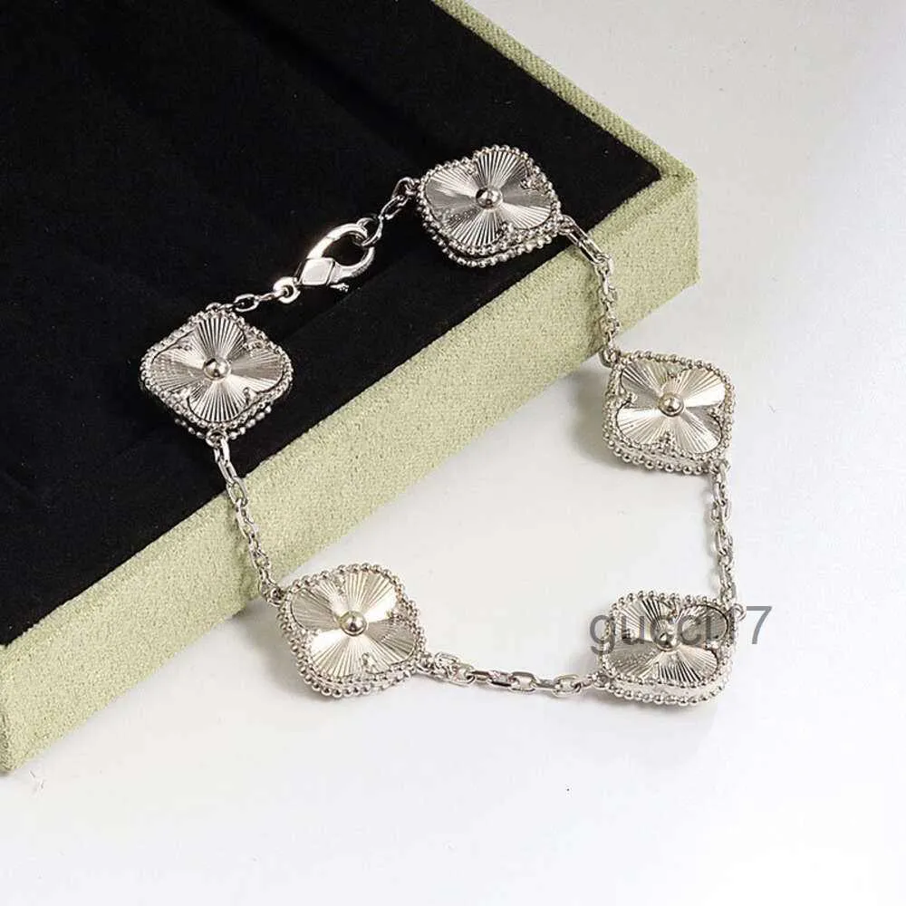 925 Sterling Silver Charm Bracelet for Women 2 Sided Inlaid Onyx Jade Chalcedony Womens Designer Fine 5 Flower Leaf Jewelry Daily Gift R9PK