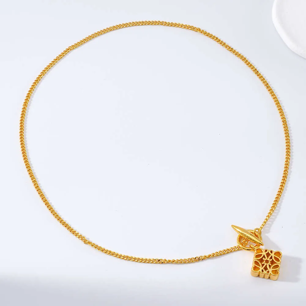 Designer fashion loews Luxury jewelry New 3D Pendant Necklace Women's Ins Show Fashion Trend Gold