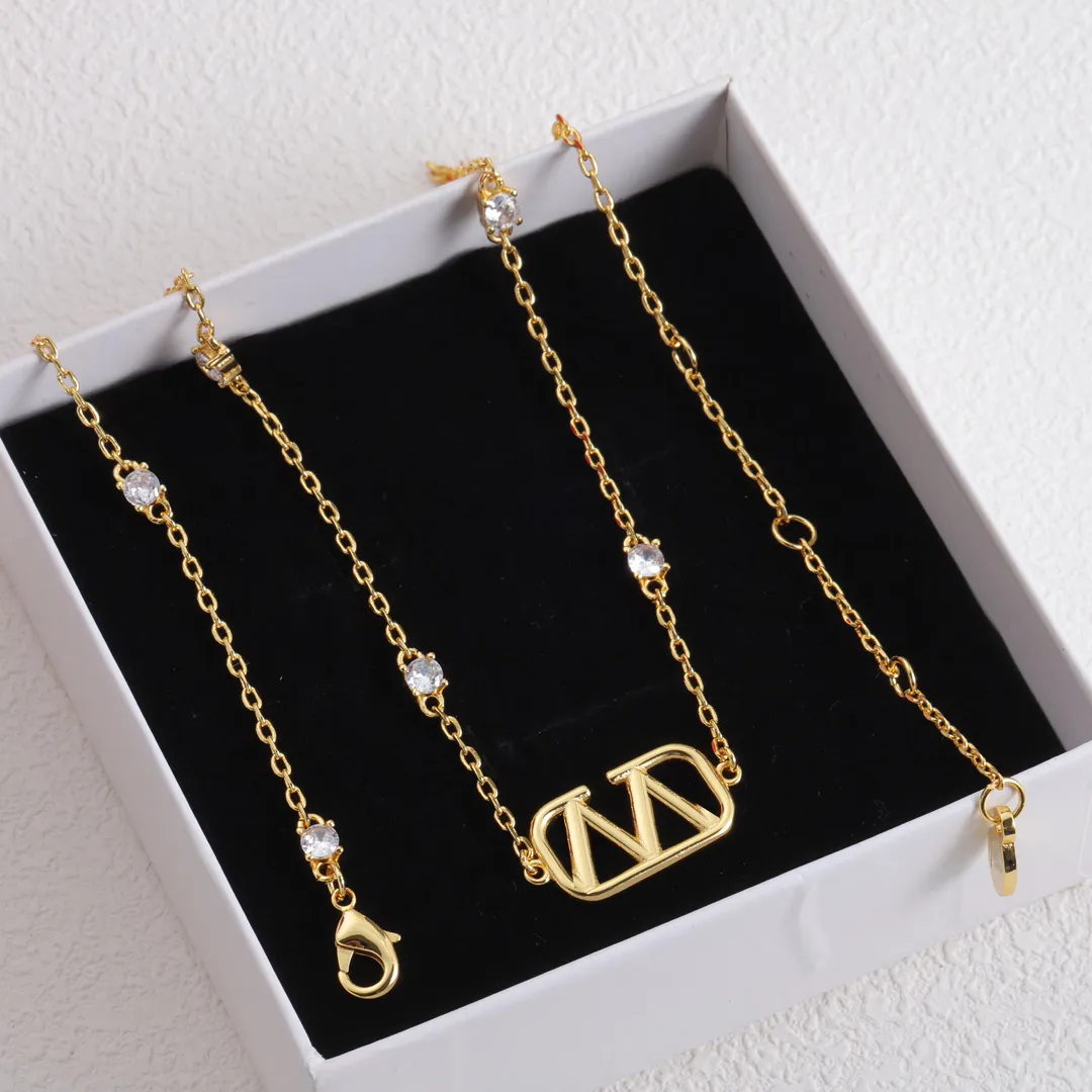 nieuwe designer diamanten parel v hanger ketting gouden kettingen voor vrouw 18K Vergulde Ketting Kristal choker Vrouwen Bruiloft Sieraden Accessoires Groothandel