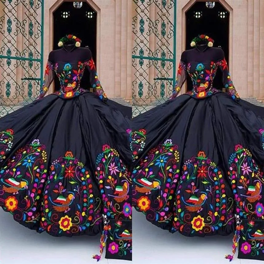 2023 Vintage långa ärmar quinceanera klänningar mexikansk stil charro off axelblommor broderad satin snörning boll klänning prom s274y