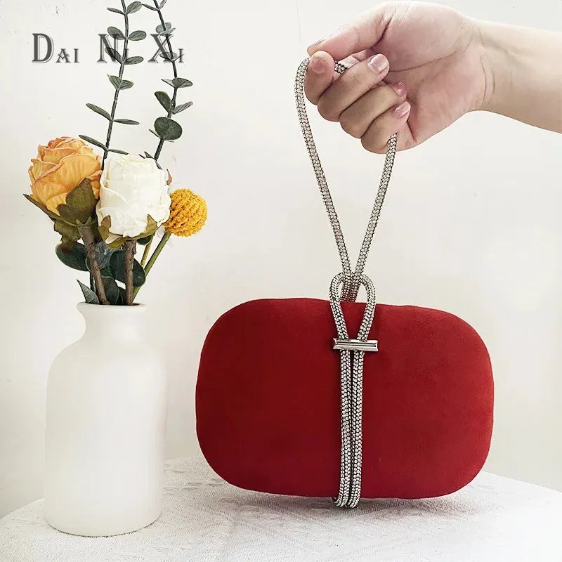 Luxury Women Fashionable Red Velvet Tote Bags Crystal Handle Suded Box Evening Wedding Diamond Handväskor Kvinna 240116