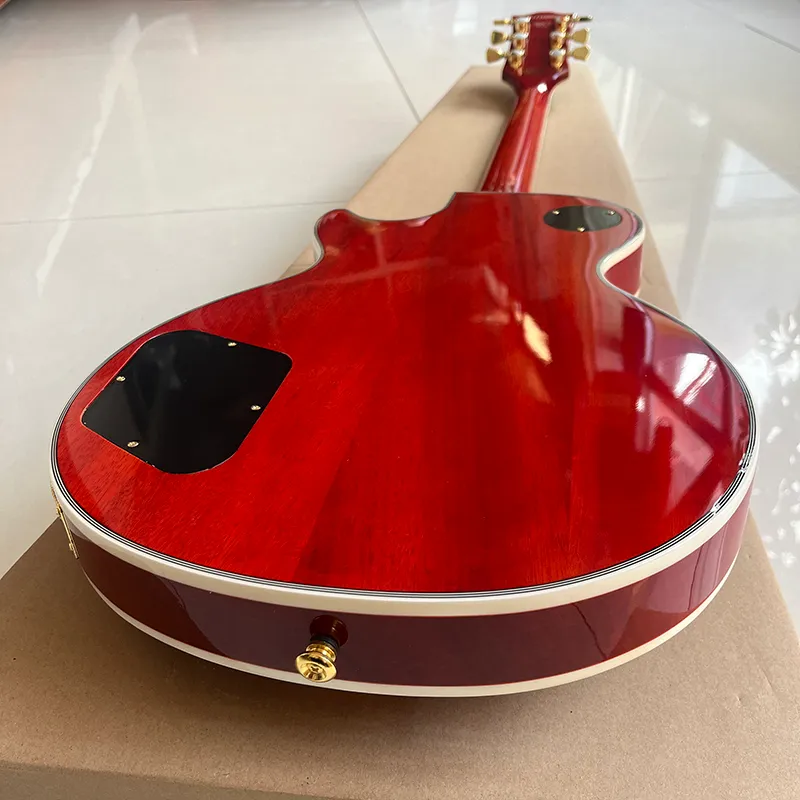 Guitarra elétrica vermelha transparente clássica, com hardware dourado de alta qualidade, confortável ao toque, som em movimento e entrega rápida.