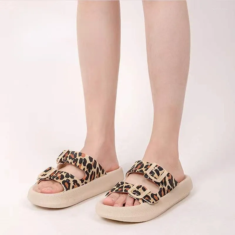 Pantofole da donna estive divertenti scivoli leopardati scarpe da giardino per esterni super leggere sandali da spiaggia freschi infradito con piattaforma con suola morbida