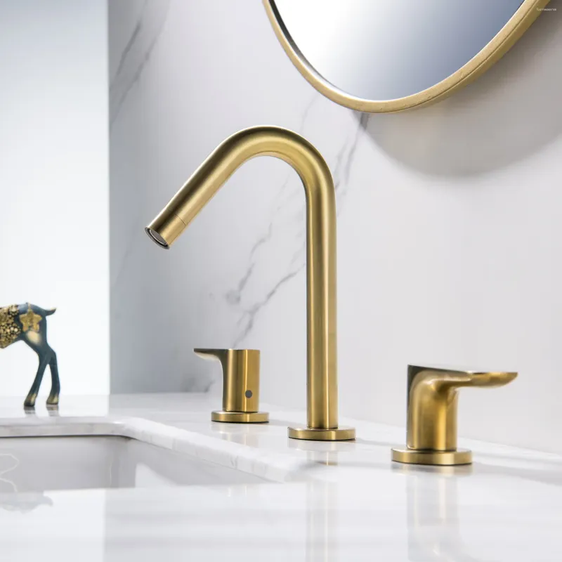 Wastafelkranen Luxe geborsteld goud messing kraan 3 gaten 2 handgrepen Wastafelmengkraan Hoge kwaliteit Modern design Koperen bad