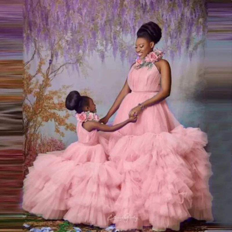 Lavander Mom Me Robes en tulle pour séance photo sans manches Halter Ruffles Boule de bal plissée Mmother et fille