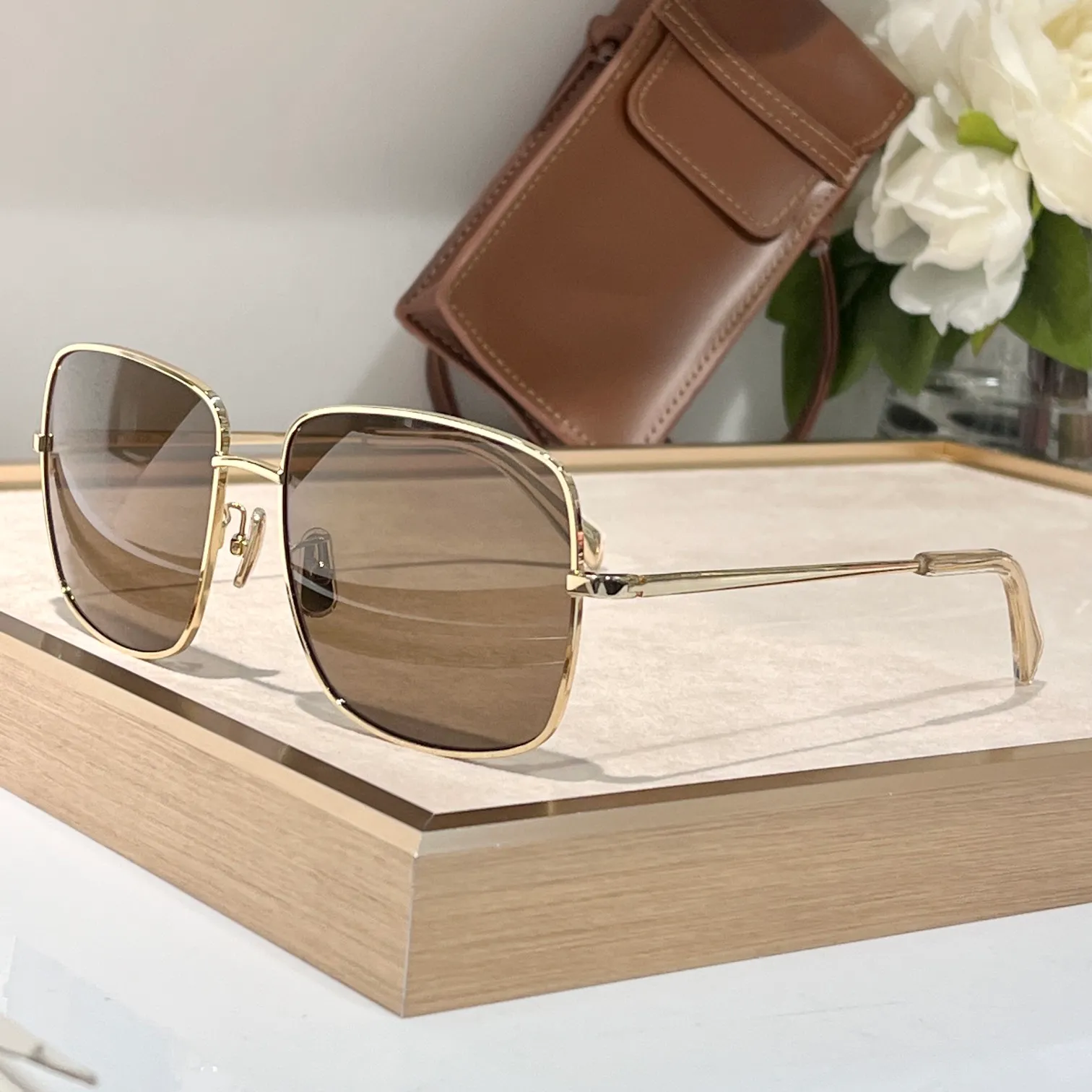 Retro Square Metal Frame Sunglasses UV Protection Amazon.com: Fayoh Naomi Rectangular Sunglasses Classic Retro  main image 3