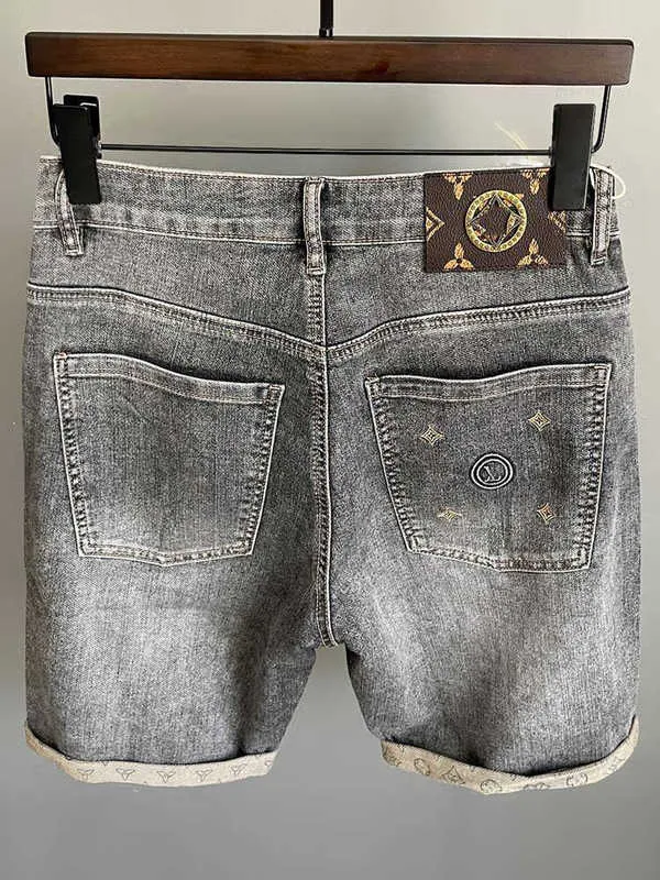 Diseñador de jeans para hombres Pantalias de mezclilla de celebridades de Internet personalizada para hombres Summer Fin Style Marca versátil Corea elástica 327