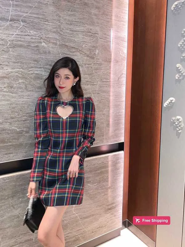 Designer Basic Casual Dresses Shenzhen Nanyou High-End Miu Family Autumn and Winter Style Salt Sweet Machine Lattice Borrklänning Z7PI