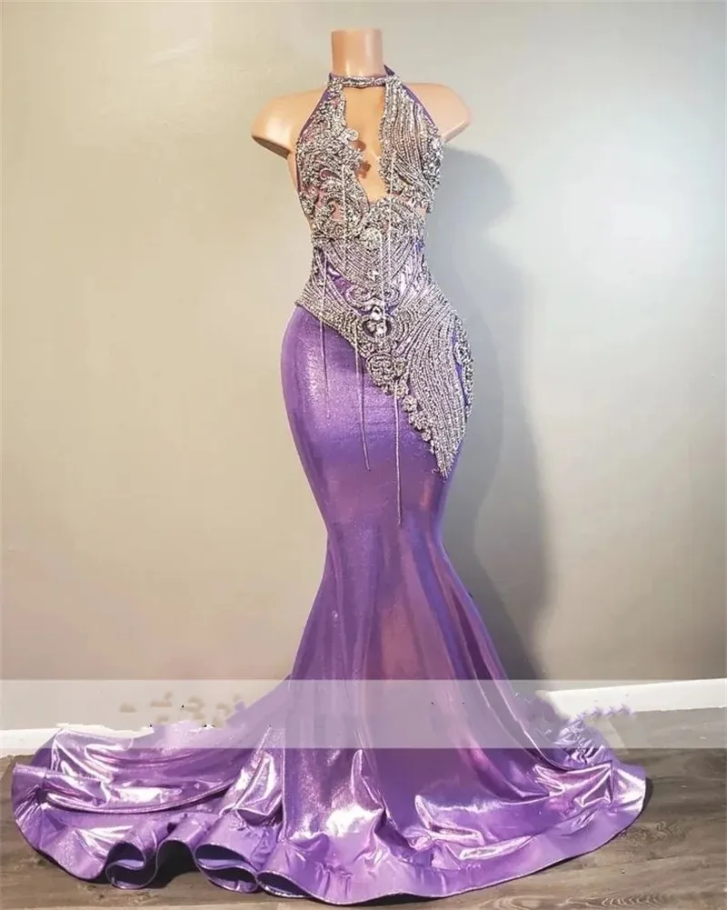 Великолепные длинные фиолетовые платья для выпускного вечера 2024, стиль русалки с лямкой на шее, роскошное платье с блестящими кристаллами и стразами для черных девочек