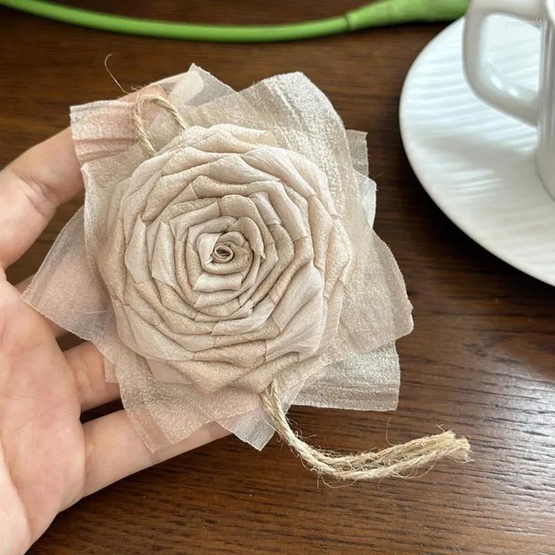 Broschen Elegante Stoff-Rosen-Brustnadel, handgefertigte Blumenbrosche für Frauen und Mädchen, Anstecknadel, stilvolle Corsage, Abzeichen, Schmuckzubehör