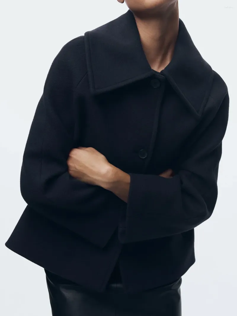 Casual Simplicity Solid Turndown Collar Outerwear Casual Simplicity Solid Turndown Collar Outerwear