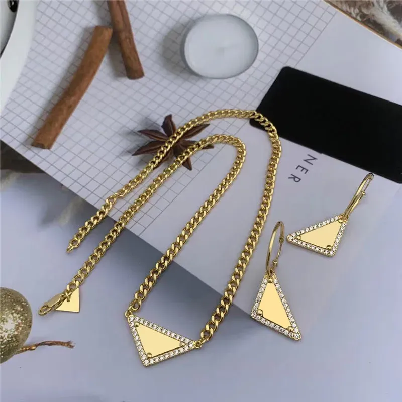 Womens Driehoek Hanger Kettingen Voor Vrouwen Luxe Ontwerpers Kettingen Met Oorbellen Link Chain Mode-sieraden Accessoires