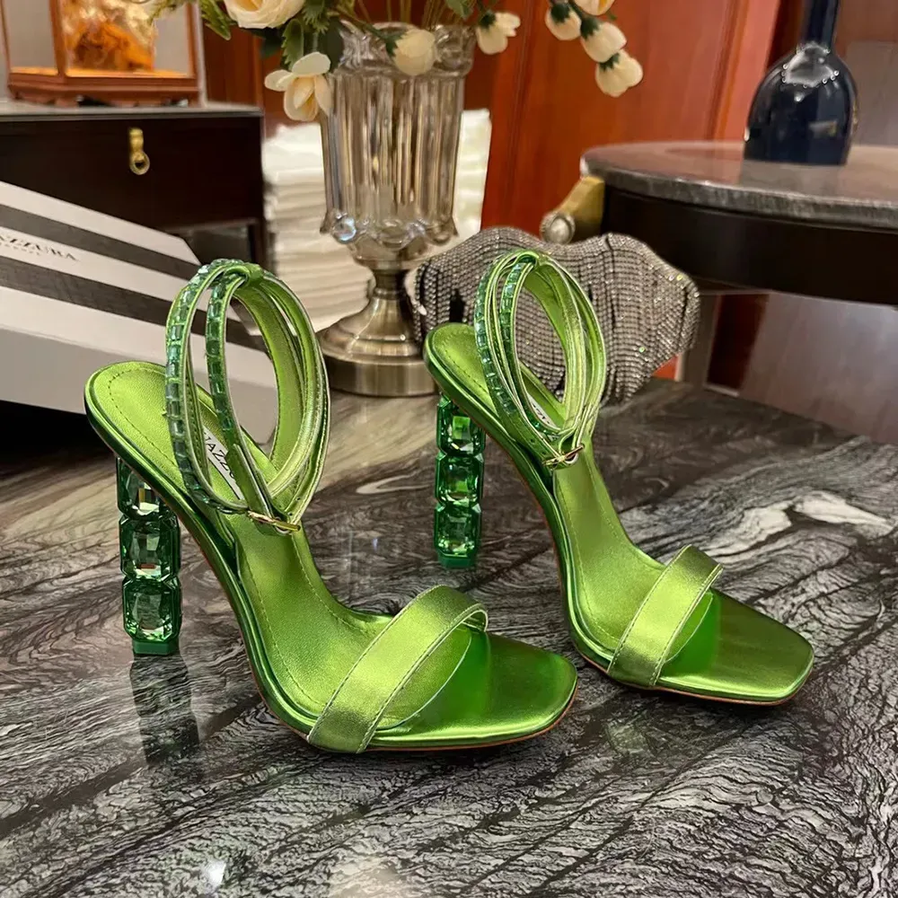 Sandales à talons hauts talon design en cristal dessus en satin modèle de soirée PROM modèle de créateur modèle d'usine avec boîte à chaussures