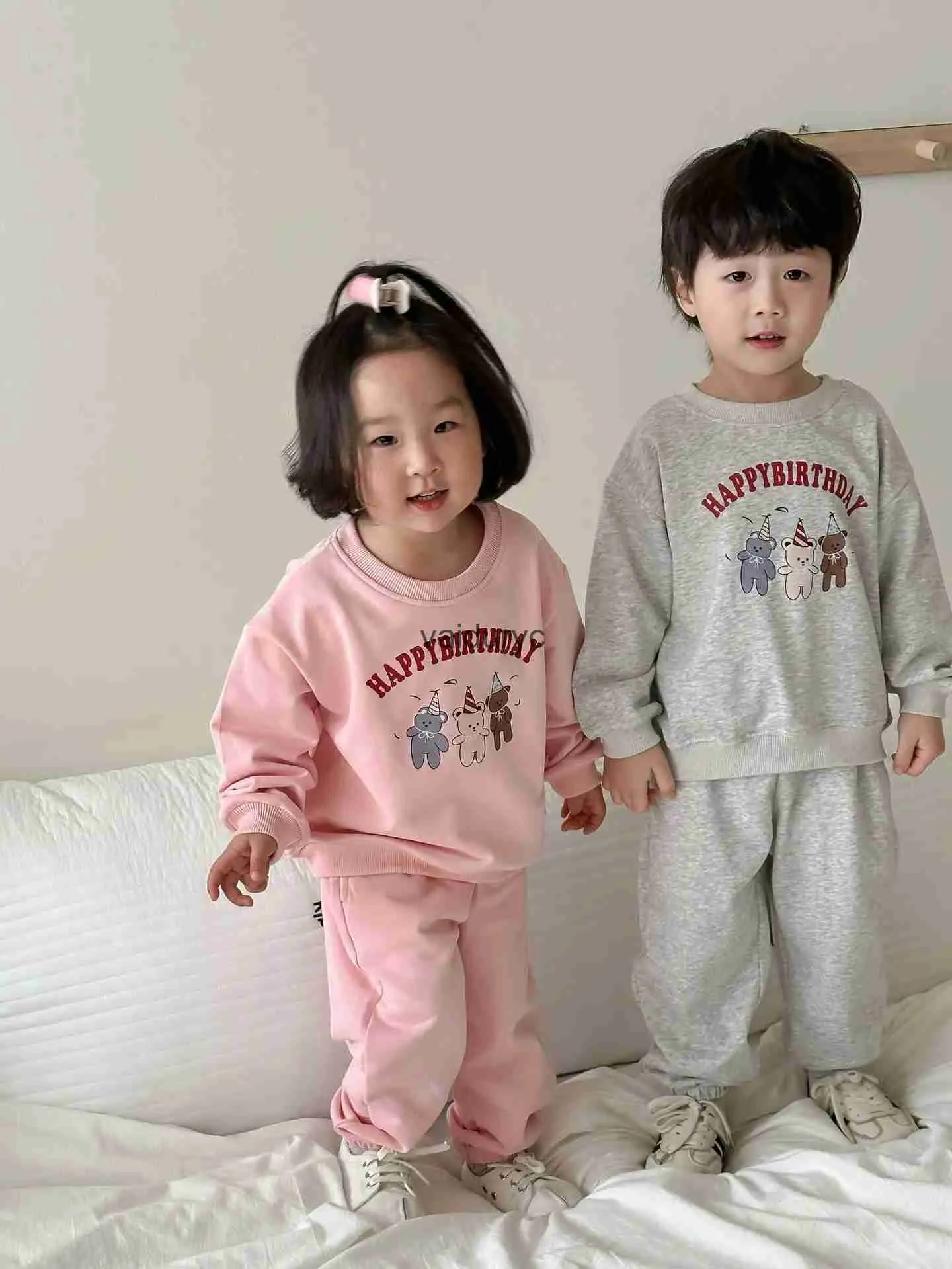Pyjamas 2024 Spring New Ldren Långärmkläder Set Cute Bear Print Baby Casual Sweatshirt + Pants 2st Suit Smittbarn Outfits H240508