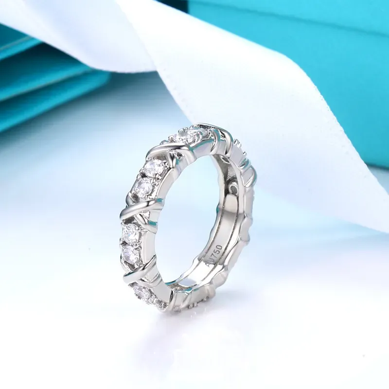 المصمم على شكل X على شكل من طراز Titanium Steel Silver Love Ring بين الماس والنساء من Gold Gold المجوهرات هدية مع مربع