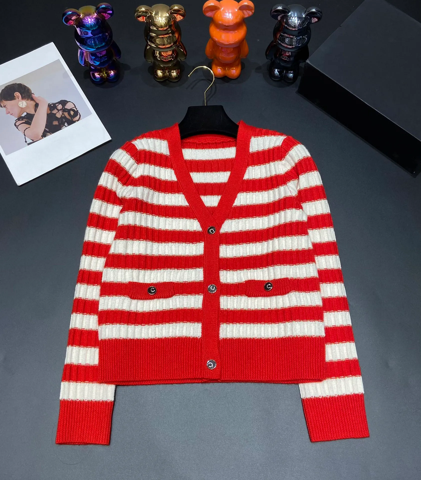 Projektantka Women Sweters Cardigan Dzian Kurtka moda pullover wełna odzież damska liter Knitwear Red Colorblock Stripes Wysokiej jakości płaszcze damskie SML