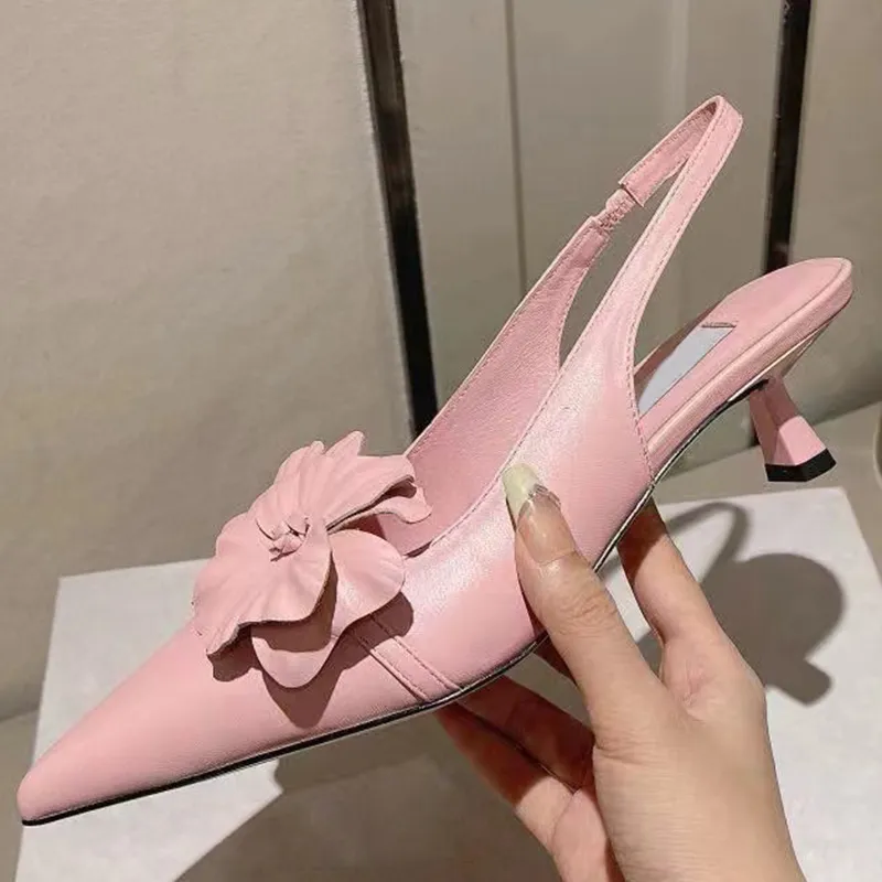 Äkta läderkvinnor högkvalitativa sommarsandaler Runway Designer Flower Decor Slip On Hot Sale Slingback Ladies High Heels