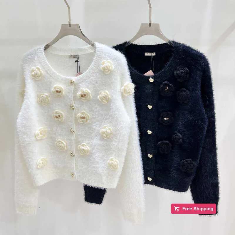 Pulls pour femmes de concepteur Miu Home High Edition AutomneWinter Style paresseux Design Sense Fleur Lettre Bouton d'amour Tricoté Cardigan Manteau Top pour les femmes EO00