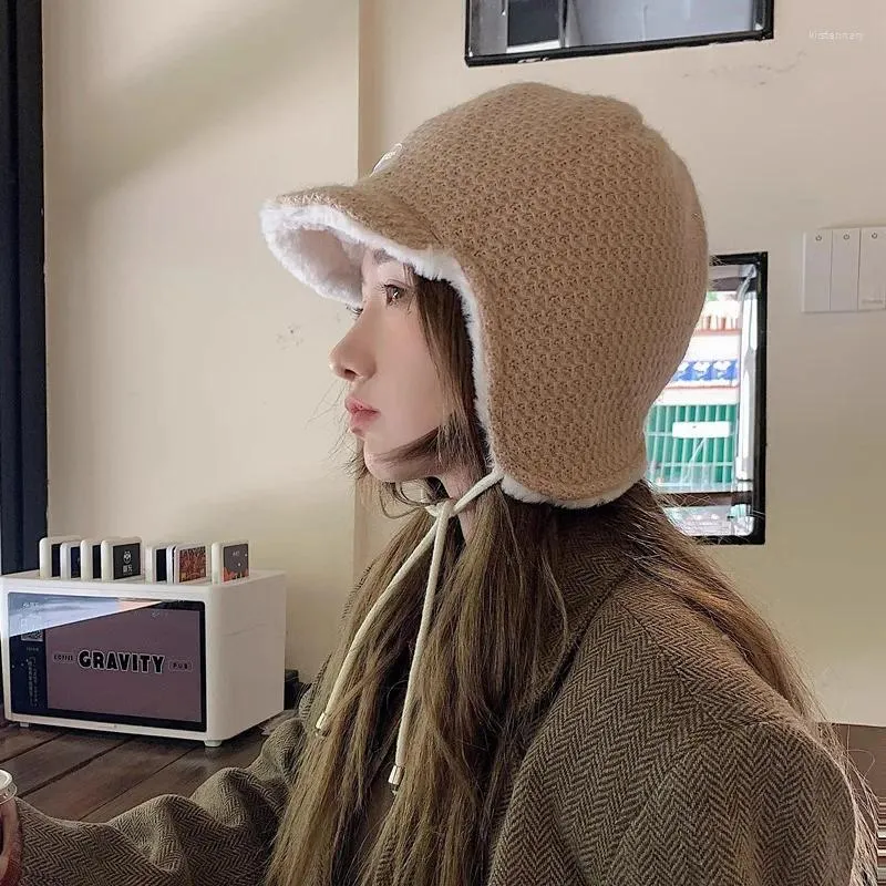 Basker koreanska sammet öronskydd lei feng hatt kvinnor vinter enkel skid cykling förtjockad kall varma flygande bombplan hattar