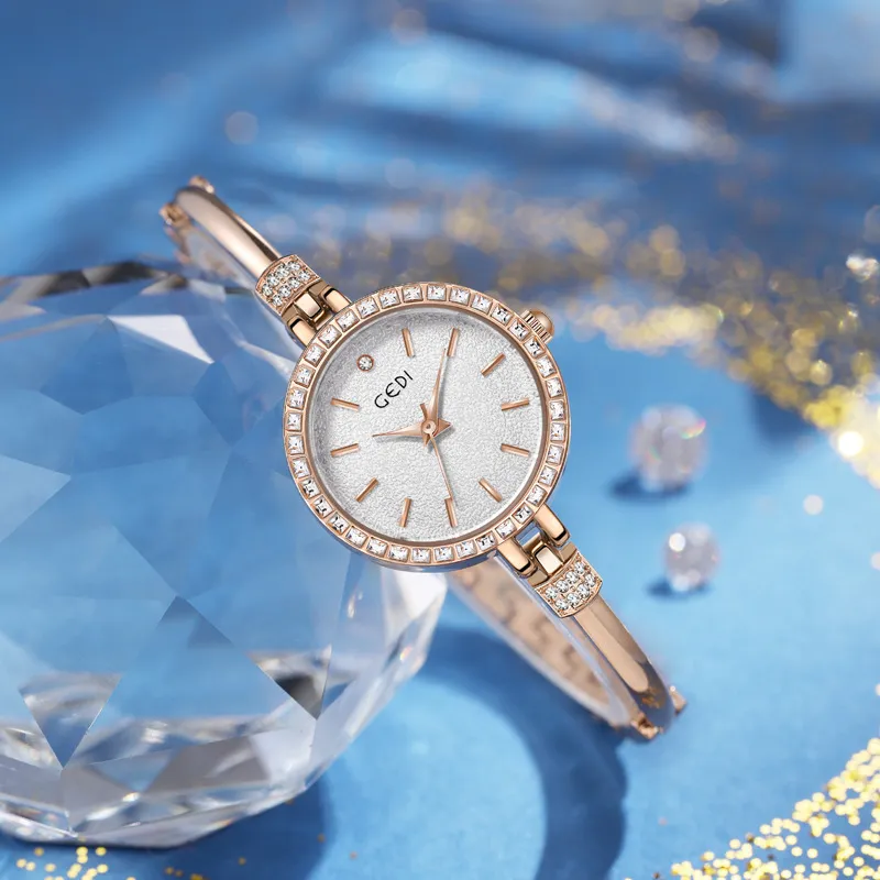 Bracelet simple pour femmes, ensemble de diamants légers de luxe, montre à quartz étanche, compacte et délicate, sens avancé