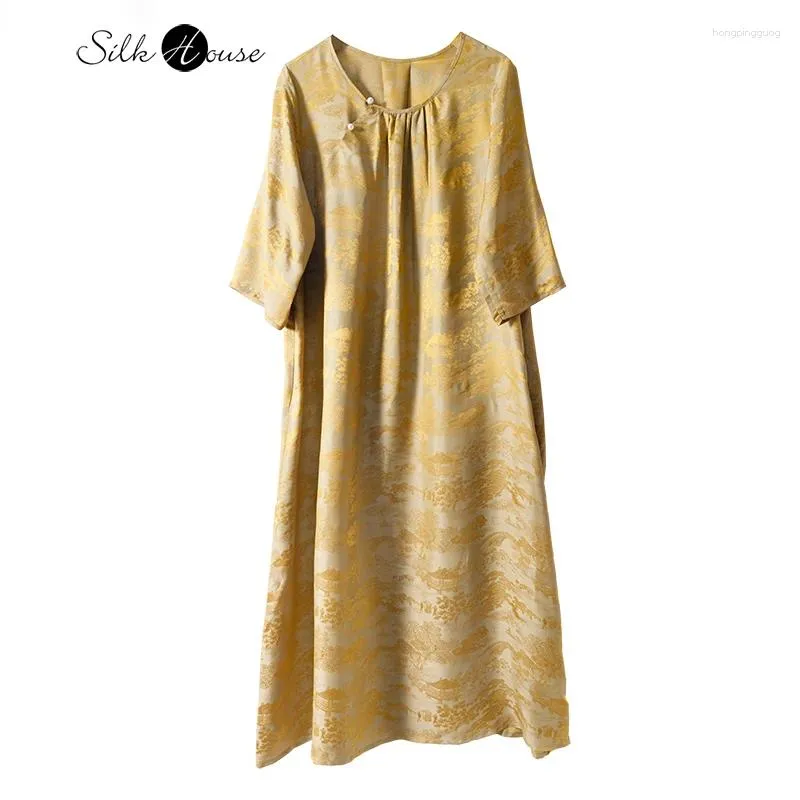 Casual klänningar 2024 Kvinnors mode Autumn Style Elegant and Chic Temperament Yellow Bottom Liten Bridge Flowing Dress