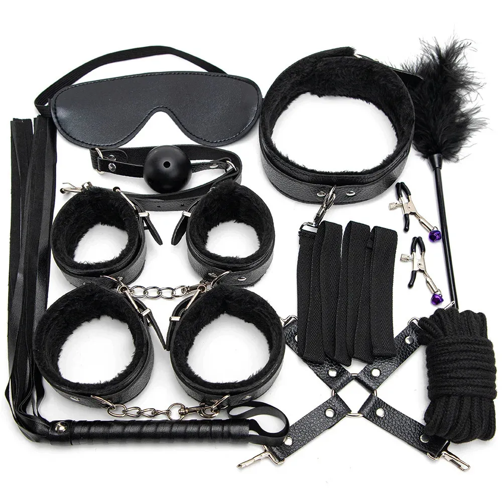 Kit in pelle sexy Peluche Bondage sessuale Set Manette Giochi sessuali Frusta Gag Morsetti per capezzoli Giocattoli sessuali per coppie Accessori esotici 240118