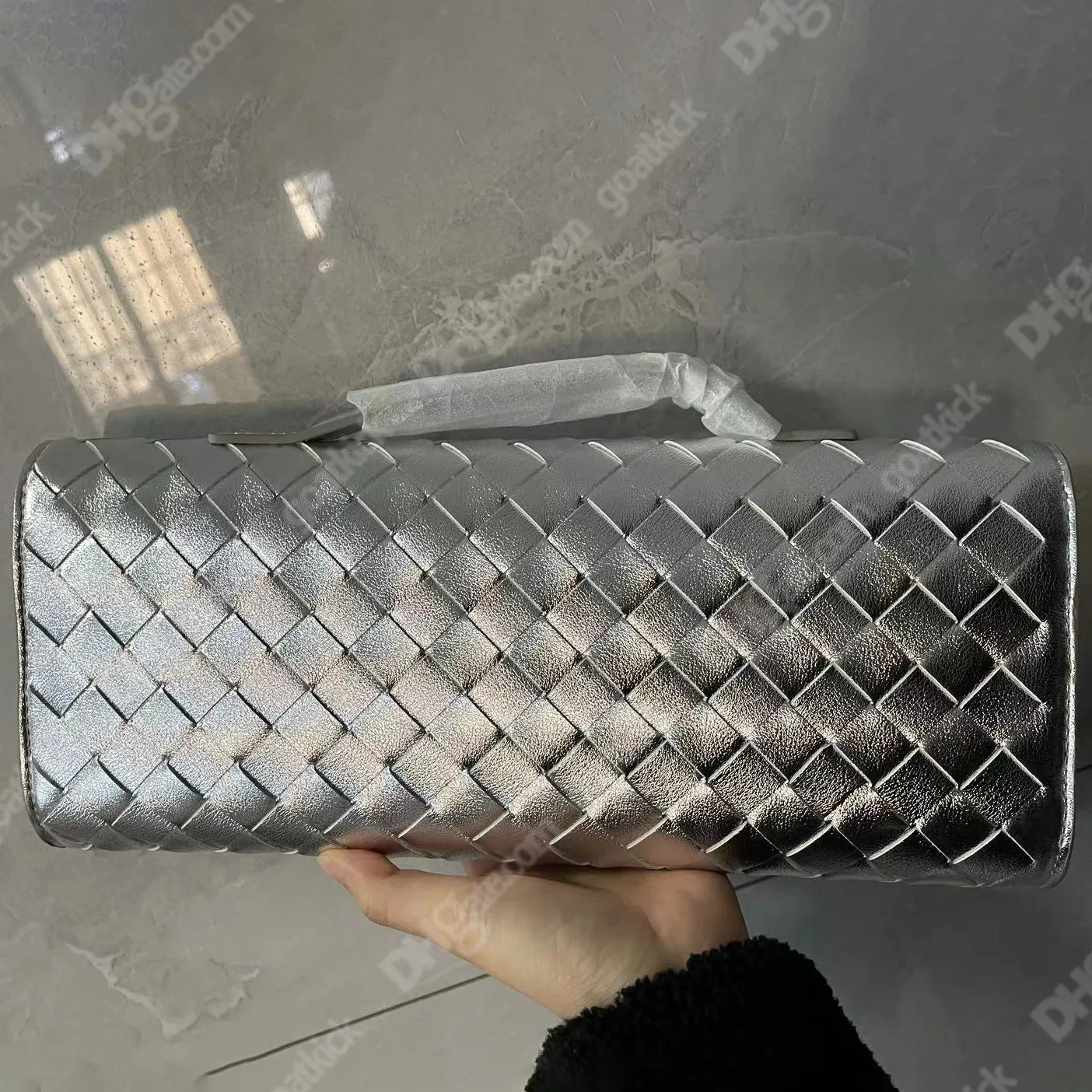 Luxury Designer Womens Evening Weave Clutch Bag With Magnetic Frame Closure And Muse Brass Finish Knot Minaudiere F Foulard Intreccio Minaudiere From Qualitybags888 74.88 DHgate.Com