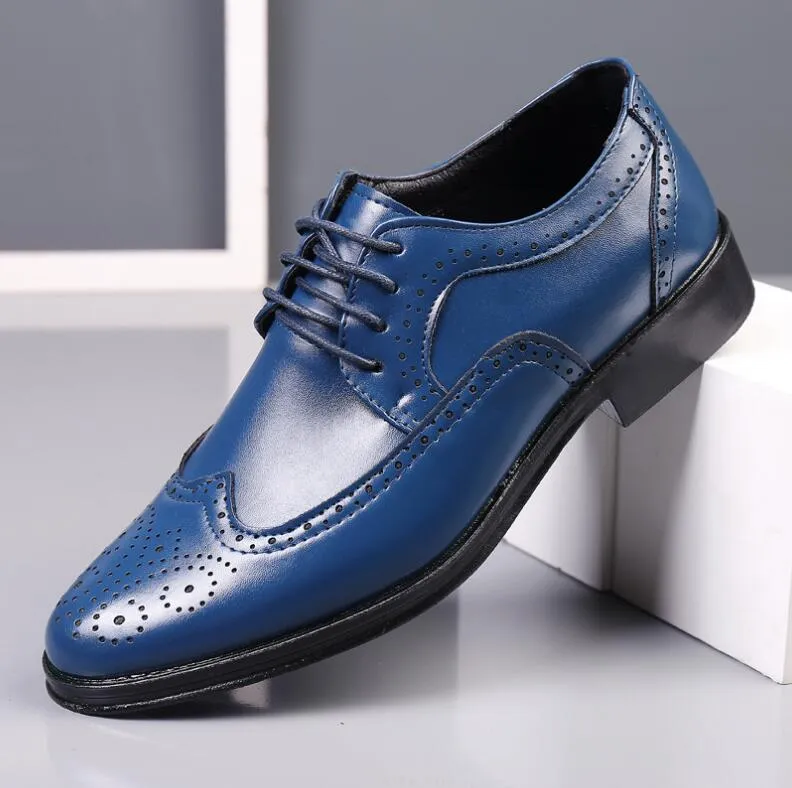 Nouveaux hommes chaussures mode tendance couleur unie PU classique creux sculpté dentelle confortable affaires chaussures Oxford décontractées