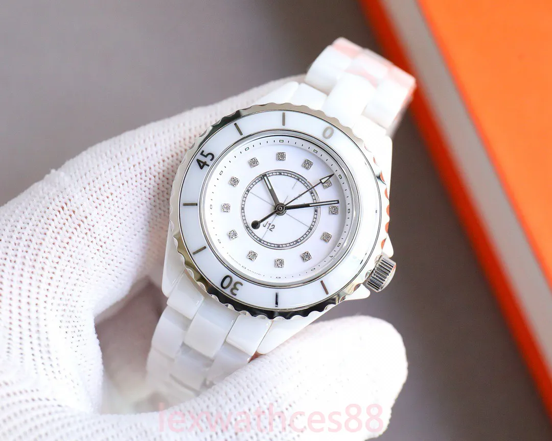 디자이너 시계 CC 여성 고급 자동 Moissanite Classic Leisure Leisure Diamond Watch 울트라 얇은 크기 38mm 33mm 기계식 시계 채널