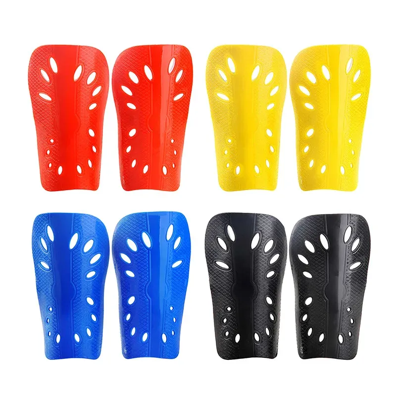 1 par caneleiras de futebol protetores de perna de plástico protetor de perna para crianças adulto equipamento de proteção respirável caneleiras 7 cores