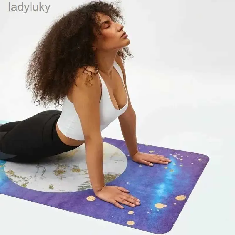 Tapis de yoga Tapis de yoga de voyage pliable antidérapant, tapis de sport en daim, tapis de fitness en caoutchouc naturel résistant aux déchirures, choix idéal pour PilateL240118