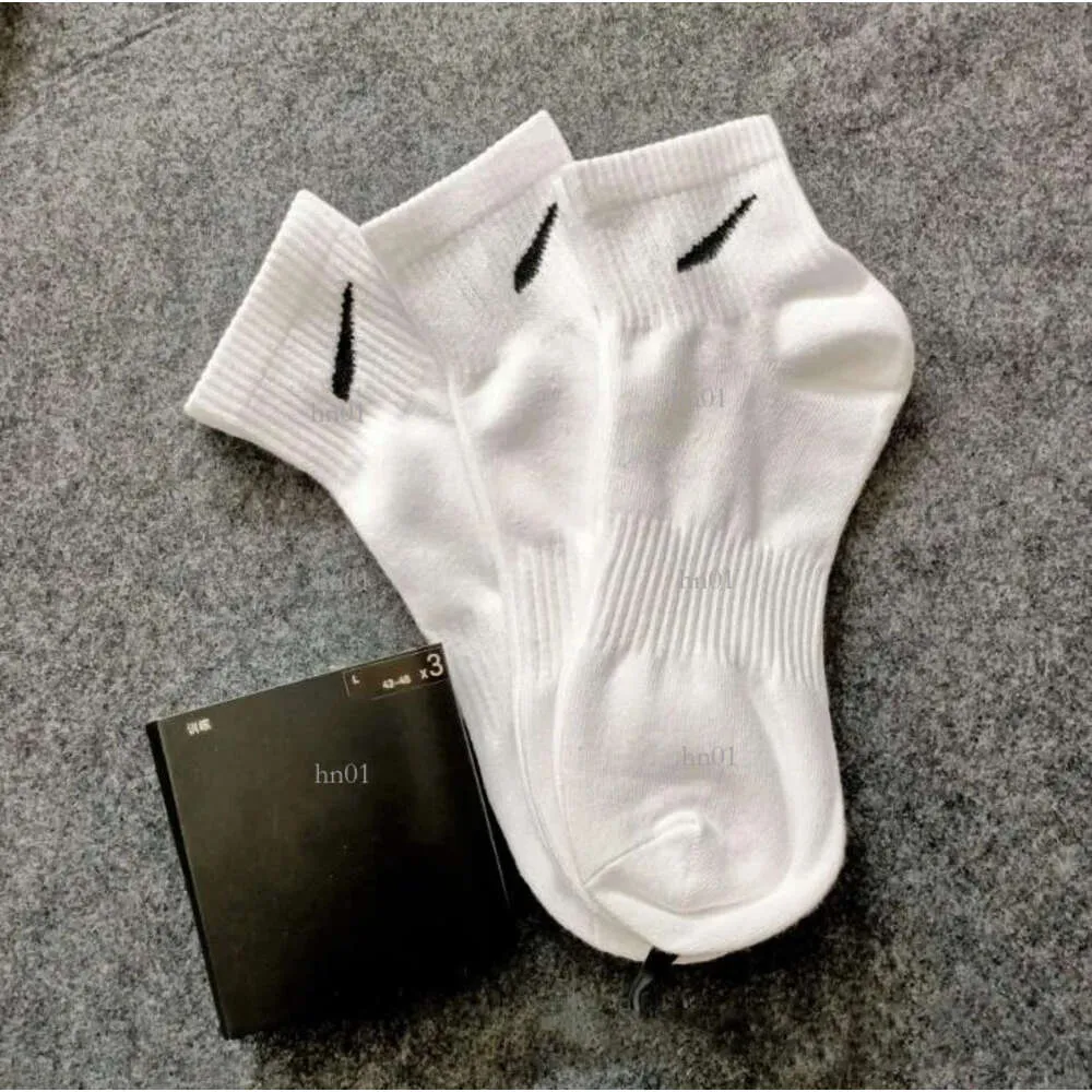 Chaussettes de cheville pour hommes, chaussettes moyennes, motif géométrique, coton doux, mode, sport, loisirs, adaptées au printemps et à l'automne, avec couleurs noir, blanc, gris, 212