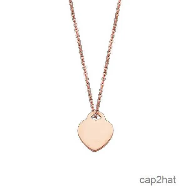 Heart Necklace Designer Pendant Halsband smycken rostfri gåva lyx kvinnor älskar kedja valentin mode varumärke t mäns och kvinnor par tillbehör kedjor qdl7
