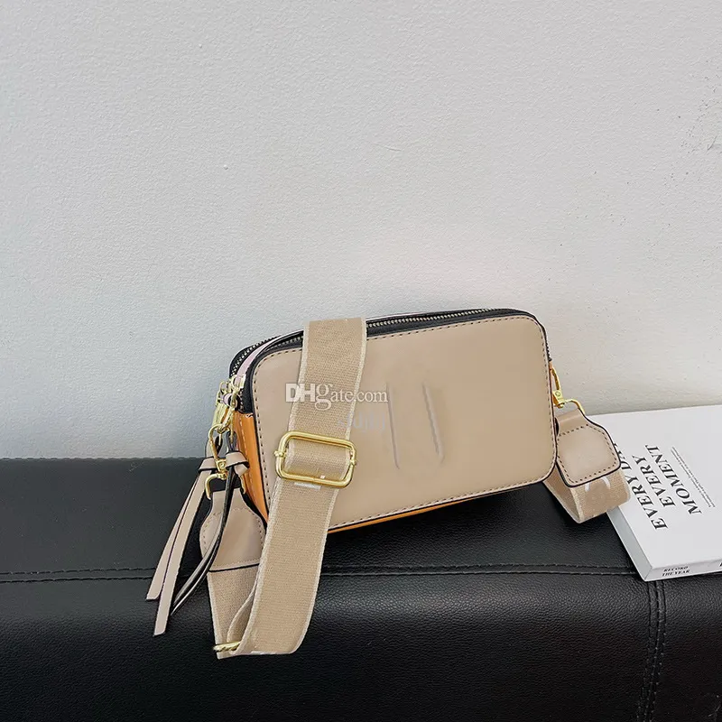 2024 Ny designerväska kvinnor väska svart axelväska snap kamera väska crossbody axel väska söta drömmar multi crossbody mini väska femal khaki väska