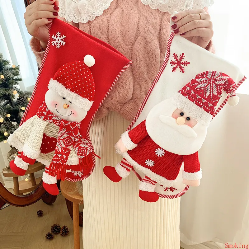 Bas de Noël Sacs cadeaux Chaussettes tricotées rouges Décorations de Noël Grandes chaussettes décoratives 45 cm Chaussette de cheminée durable Suspendus Bonbons Fête Mignon Père Noël Bonhomme de neige