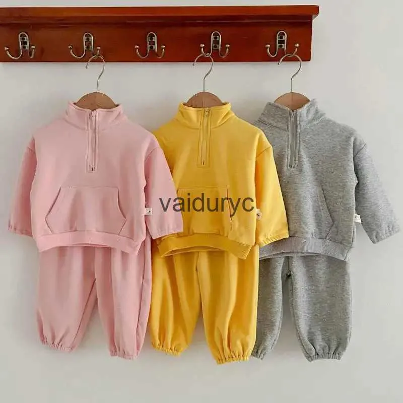 Kleidungsstücke Winter neues Baby dickes warme Kleidung Set Säuglingsjunge Langarm Fleece Fleece Sweatshirt + Hosen 2pcs Anzug Kinder plus Samt Outfits H240508