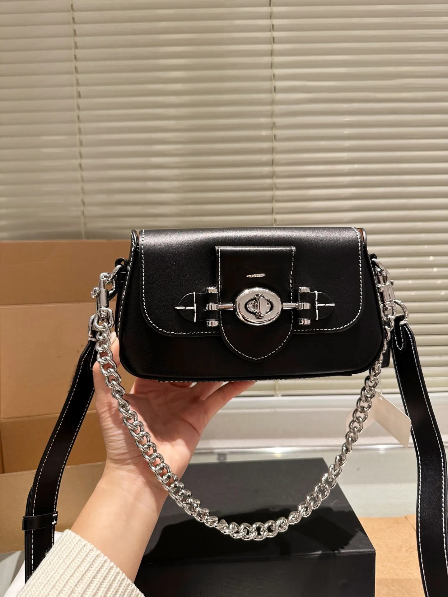 Luxury designer retro bag brie chain Turnlock armpit bag genuine leather Good match flap Shoulder woman Practicality Fashion Shopping Crossbody bag high quality