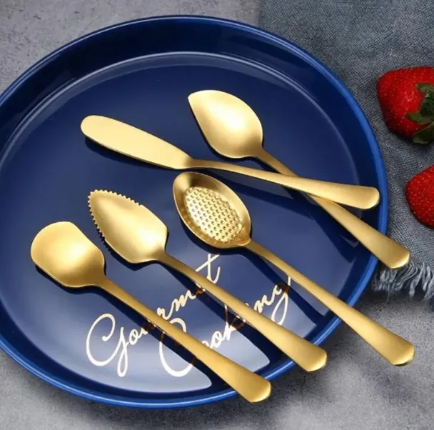 304 Stainless Steel Coffee Spoon Cute Ice Cream Dessert Spoon Pudding Mixing Spoons Gold Color Butter Knife 525Q