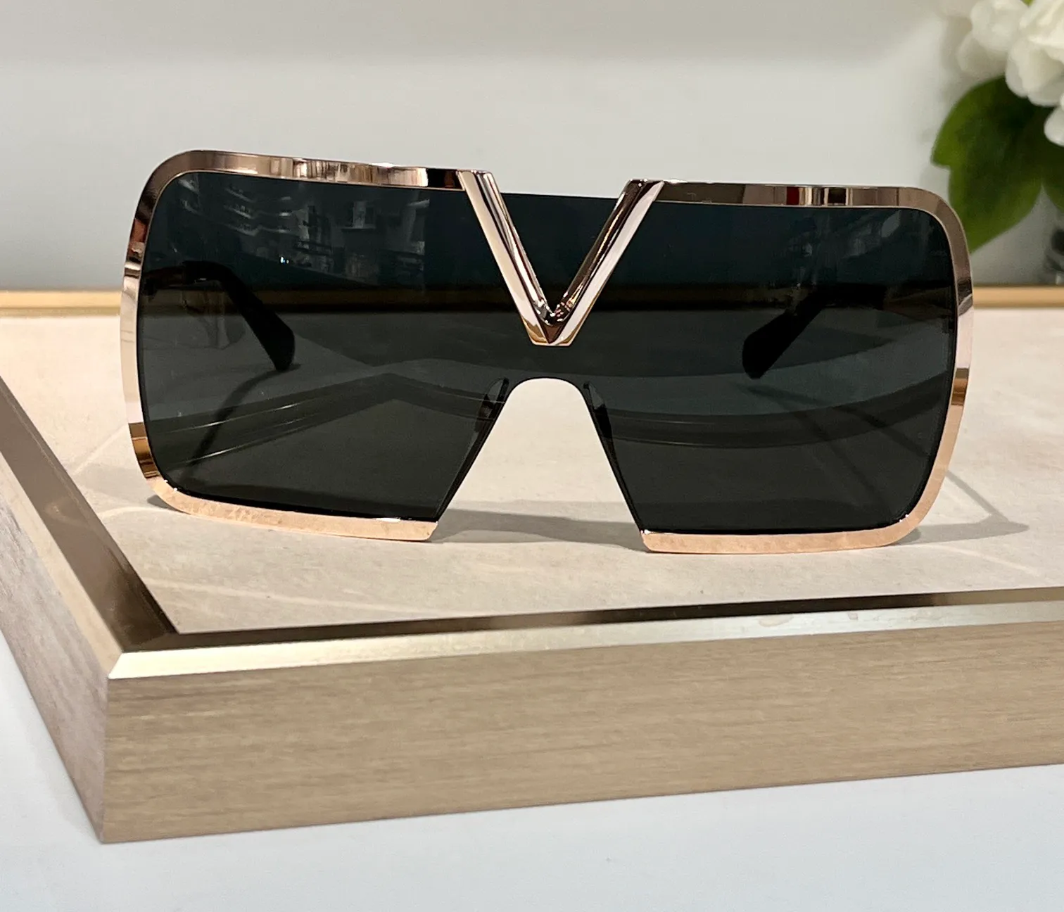 Designer UV400 Sunglasses With Oversized Wrap And Metal Pink