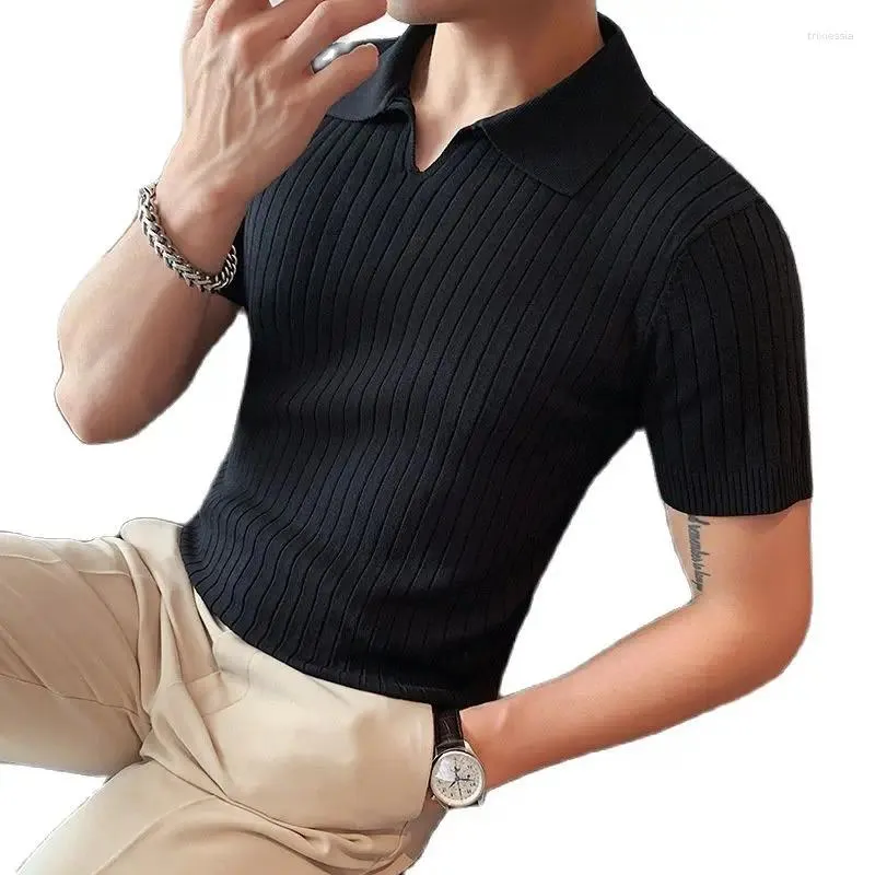 Polos masculinos estilo verão mens moda magro com decote em v tricô manga curta camisa polo juventude listra gelo seda lapela t-shirt bottoming