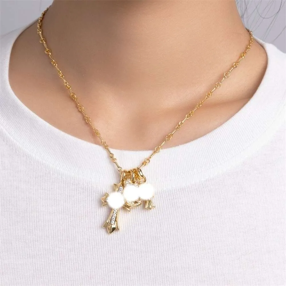 2024 Designer Brand Cross Ch Necklace For Women Luxury Chromes Autumn Sweater Chain Liten High Sweet Fashion Heart Men Classic Jewelry Pendant Neckchain DF43
