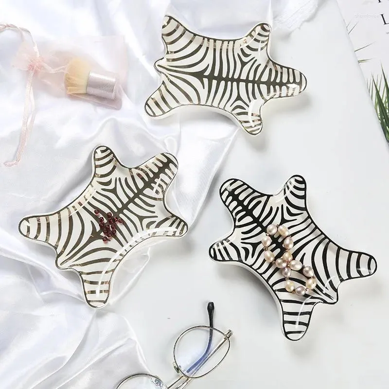 Placas 1 PCS Cerâmica Zebra Forma Jóias Prato Tigelas Decoração Artesanato Lanche Doces Armazenamento Bandeja de Linhas de Pele de Tigre