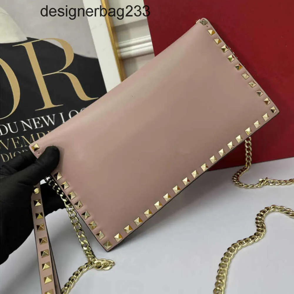 Crossbody Valantinocc Klassieke avondtas Strand Koeienhuid Luxe damestassen met geklonken designertassen voor dames Nieuwe metalen mode Lederen handtas met grote capaciteit 2 T8FL