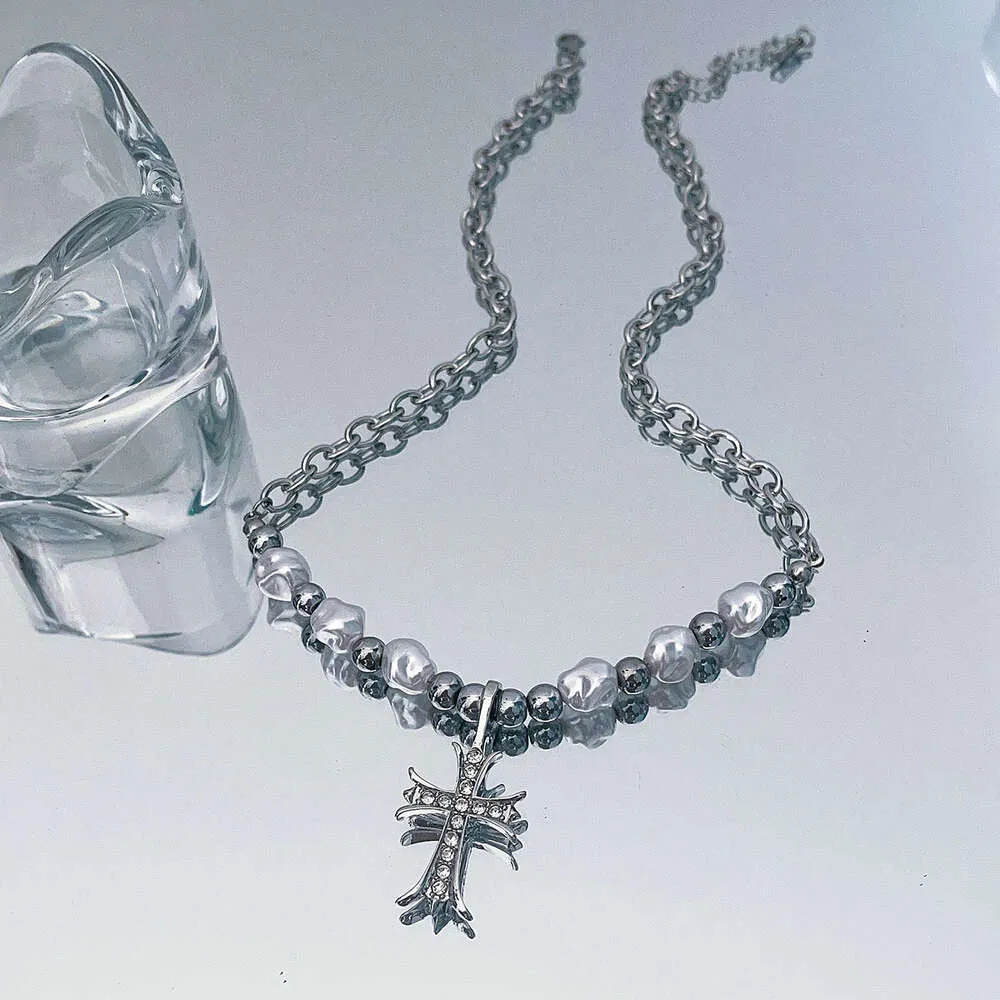 2024 Designer Marke Kreuz Ch Halskette für Frauen Luxus Chromes Hip-Hop Perlen Schlüsselbein Kette Männer Süßes Paar Vielseitige Herz Klassische Schmuck Anhänger Xnmw